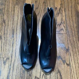 Black guess peep toe bootie. Gently worn